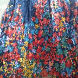 Very pretty floral lightweight scarf